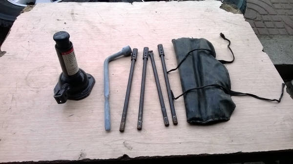 ขายชุดแม่แรงพร้อมที่ขัน ISUZU ชุดละ850