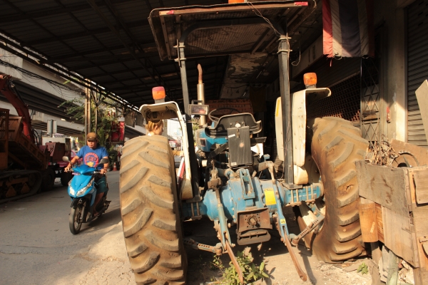 ขายรถไถ FORD 5030 63HP(แรงม้า) ขับเคลื่อน2 WD เกียร์กระปุก ราคา 400,000บาท ขายรถไถ FORD 5030 63HP(แรงม้า) ขับเคลื่อน2 WD เกียร์กระปุก ราคา 400,000บาท