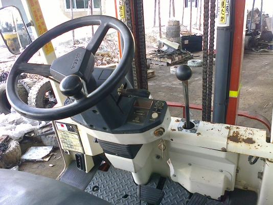 ขายรถนอกแท้ๆ รถไฟฟ้า แบบ4ล้อ นั้งขับ ขนาด1.5ตัน เสาสูง3เมตร รถสีเดิมๆ สภาพรถเดิมๆจากนอกแท้ๆ