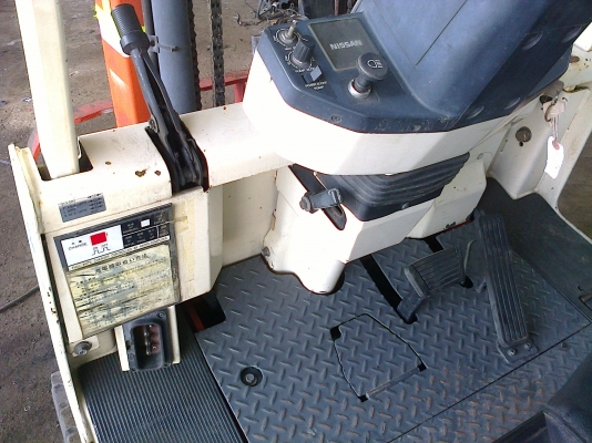 ขายรถนอกแท้ๆ รถไฟฟ้า แบบ4ล้อ นั้งขับ ขนาด1.5ตัน เสาสูง3เมตร รถสีเดิมๆ สภาพรถเดิมๆจากนอกแท้ๆ