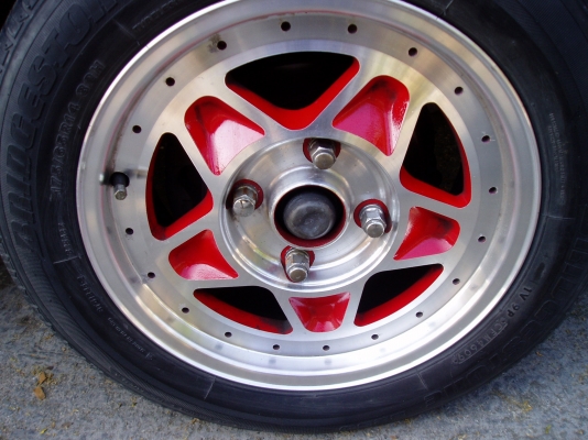 ขายล้อแม็กขอบ14แถมยาง175 65 14ให้4เส้น5000บาท