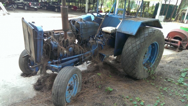 ขายรถไถ ฟร์อด เล็กเครื่อง3สูบตามสภาพ
