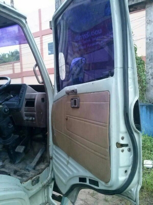 รถฮีโน่ 6 ล้อ รั้ว 117 แรงม้า.  สนใจติดต่อ 081 - 6079515