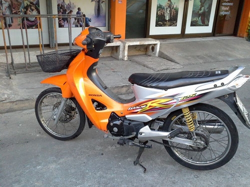 Wave 125 r ปี 49 สีส้ม ขาว กุญแจ2 ชั้น รถบ้าน เครื่องเดิม แน่นๆ ไม่หลวม ชุดสีสด เอกสารครบ 