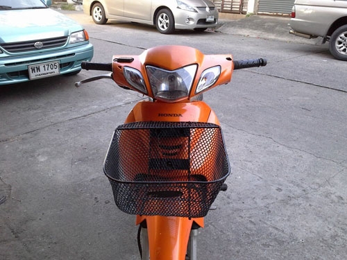Wave 125 r ปี 49 สีส้ม ขาว กุญแจ2 ชั้น รถบ้าน เครื่องเดิม แน่นๆ ไม่หลวม ชุดสีสด เอกสารครบ 