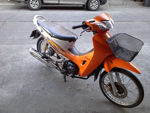 Wave 125 r ปี 49 สีส้ม ขาว กุญแจ2 ชั้น รถบ้าน เครื่องเดิม แน่นๆ ไม่หลวม ชุดสีสด เอกสารครบ 