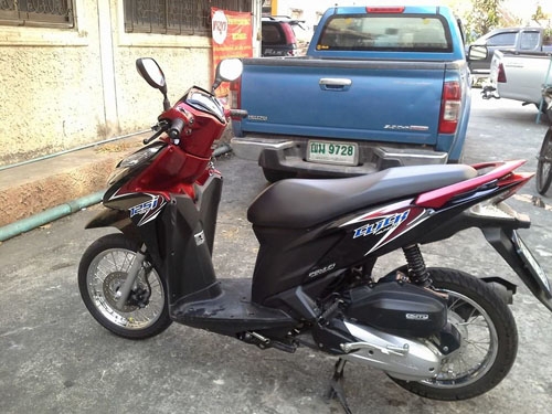 Click 125 i วิ่ง 800 กม. หลุดจำนำ สภาพเหมือนมือ 1 มีสำเนาหน้าเล่ม บัตรประชาชน ภาษี พรบ.พึ่งต่อให้ มีสัญญาซื้อขายให้ ใช้งานได้ปกติ