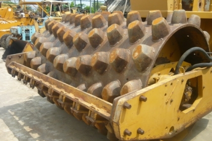 รับสั่งทำและจำหน่ายล้อรถขุด รถตัก รถบด รถปูยาง และเครื่องจักรหนักในงานก่อสร้างทุกประเภท