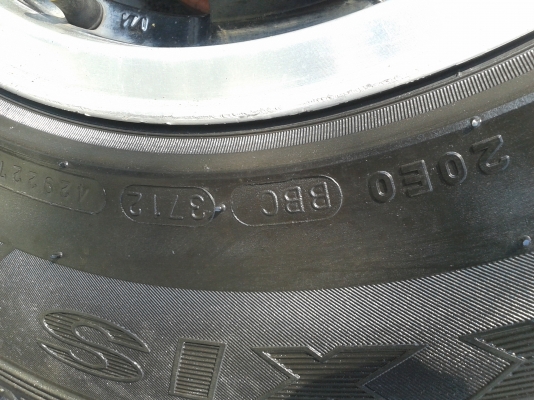 ต้องการขายแม๊ก 6 รู 139.7 ขอบ 15 พร้อมยาง ปี2012