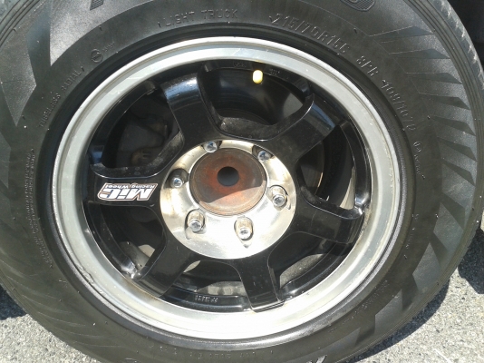 ต้องการขายแม๊ก 6 รู 139.7 ขอบ 15 พร้อมยาง ปี2012