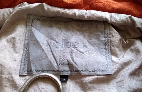 เสื้อ ELBE jacket  มี hood (ถอดออกไม่ได้) สองชั้นหนา