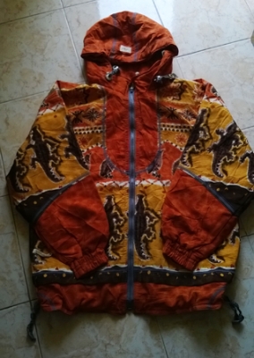 เสื้อ ELBE jacket  มี hood (ถอดออกไม่ได้) สองชั้นหนา