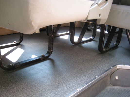 รถตู้ปี 2003 เครื่อง 2jz แก๊ส lpg vip เบาะ 4แถว เดิม ๆ ไม่เคยทำสี