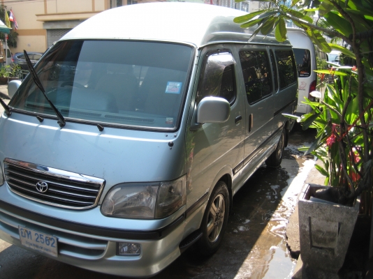 รถตู้ปี 2003 เครื่อง 2jz แก๊ส lpg vip เบาะ 4แถว เดิม ๆ ไม่เคยทำสี