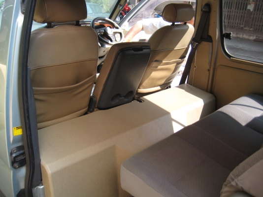 รถตู้ปี 2003 เครื่อง 2jz แก๊ส lpg vip เบาะ 4แถว เดิม ๆ ไม่เคยทำสี