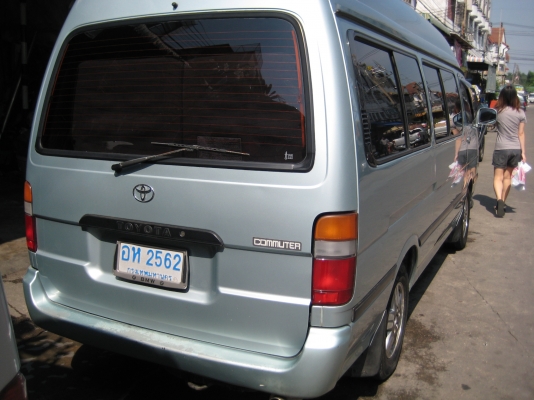 รถตู้ปี 2003 เครื่อง 2jz แก๊ส lpg vip เบาะ 4แถว เดิม ๆ ไม่เคยทำสี