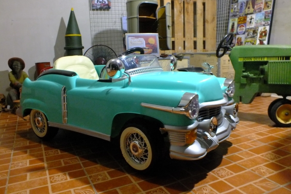 ขออนุญาตขาย classic cadilac 1955 รถไฟฟ้าเด็กสวยๆขับได้ โชว์ได้ ขออนุญาตขาย classic cadilac 1955 รถไฟฟ้าเด็กสวยๆขับได้ โชว์ได้