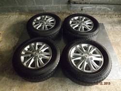 ขายล้อแม็กซ์ฮุนได H1 ขอบ 16 215 70 4พร้อมยาง สภาพ 85 เปอร์เซ็น