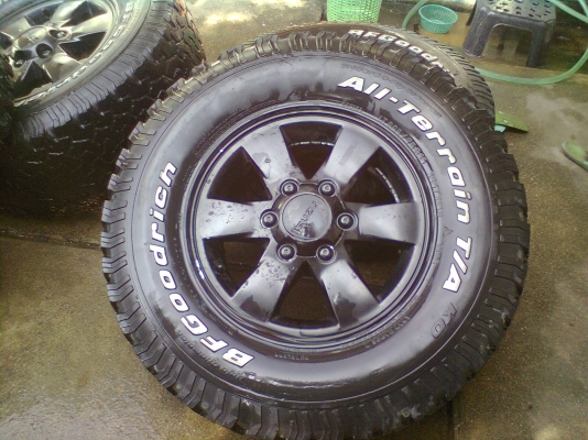 แม็กอีซูซุขอบ 16 พร้อมยาง LT265 75 16 มี 1 ชุด สวยๆ