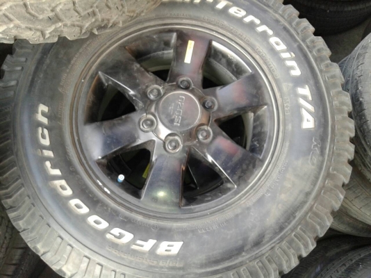 แม็กอีซูซุขอบ 16 พร้อมยาง LT265 75 16 มี 1 ชุด สวยๆ