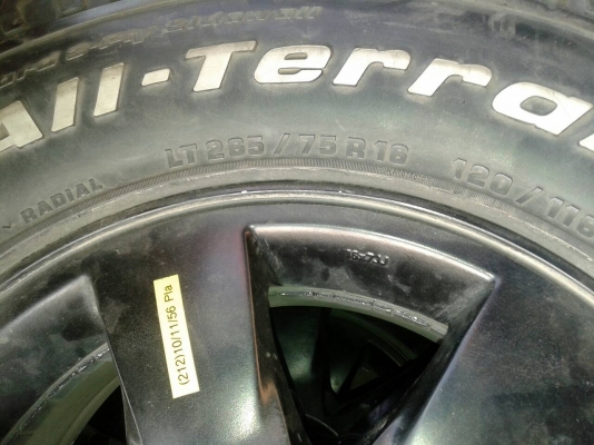 แม็กอีซูซุขอบ 16 พร้อมยาง LT265 75 16 มี 1 ชุด สวยๆ