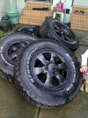 แม็กอีซูซุขอบ 16 พร้อมยาง LT265 75 16 มี 1 ชุด สวยๆ