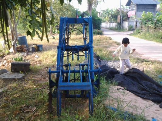 ขายเครื่องคีบอ้อยคานคู่ราคาถูก