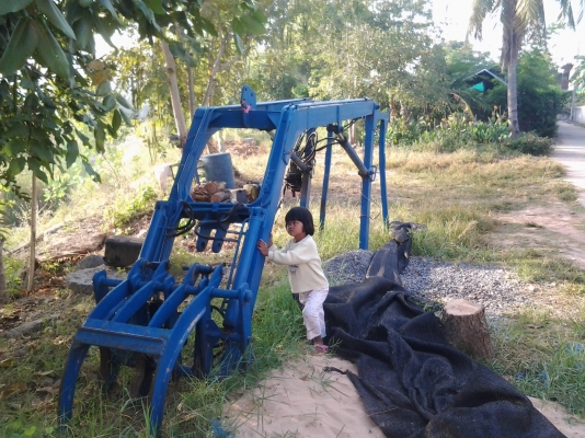 ขายเครื่องคีบอ้อยคานคู่ราคาถูก