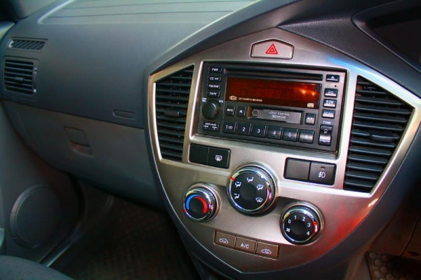 kia carens 2.0 สีเทา ปี 2007