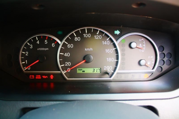 kia carens 2.0 สีเทา ปี 2007