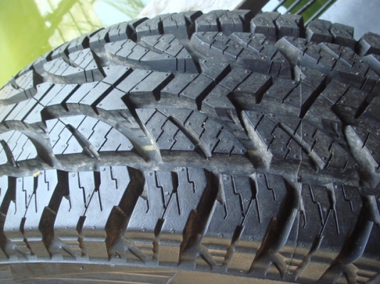 ขายกะทะ16 7นิ้ว6รู139พร้อมยาง BS AT265 75 16ยางดอกเต็มๆไม่แตะพื้นครับสวยมี1วงครับ ขาย 2200บาท ขายกะทะ16 7นิ้ว6รู139พร้อมยาง BS AT265 75 16ยางดอกเต็มๆไม่แตะพื้นครับสวยมี1วงครับ ขาย 2200บาท