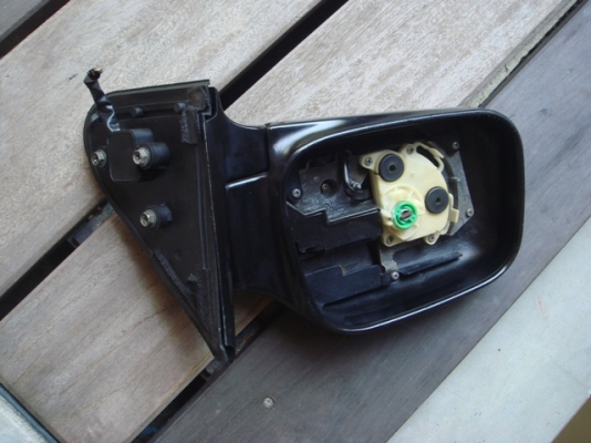 ขายกระจกมองข้างใส่ ดรากรอนอาย คามิโอได้ สายไฟ5 เส้นมี1ข้างกระจกไม่มีไว้เป็นอะไหล่ 500บาท