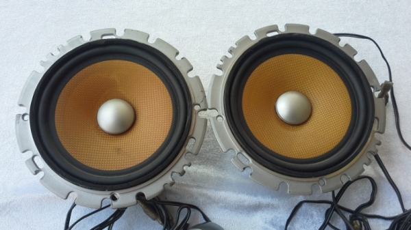 Pioneer ขนาด 6.5" แยกชิ้น เสียงกลาง 1 คู่วอยเคฟล่า และ ทวิสเตอร์ Pioneer ขนาด 6.5" แยกชิ้น เสียงกลาง 1 คู่วอยเคฟล่า และ ทวิสเตอร์