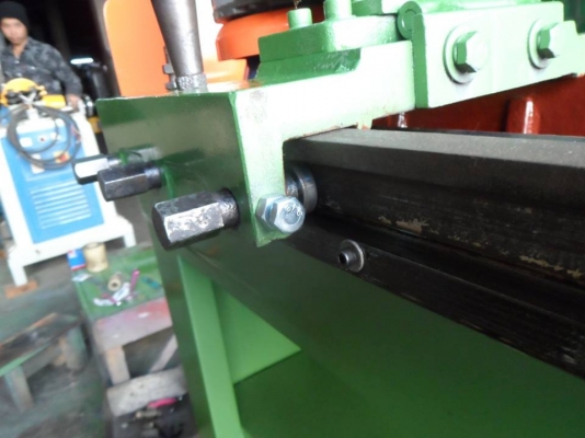 ขายครับขายเครื่องเจียรลับคมใบมีดโม่ ใบมีดบดย่อยพลาสติก ใบกบไสไม้ และอื่นๆอีกมากมาย