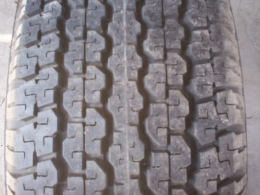 ขายยาง255/70/15 บริดสโตนยางใหม่เก่าเก็บ 500บาท0890671028