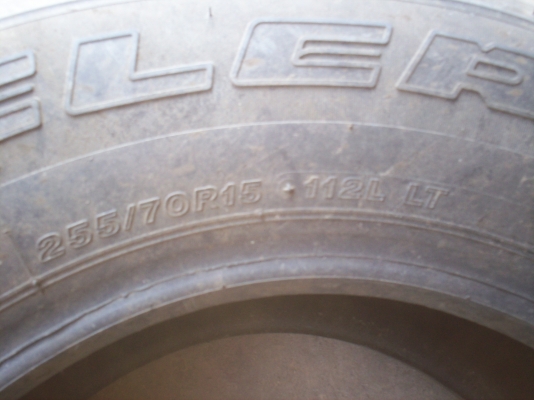 ขายยาง255/70/15 บริดสโตนยางใหม่เก่าเก็บ 500บาท0890671028