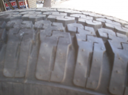 ขายยาง255/70/15 บริดสโตนยางใหม่เก่าเก็บ 500บาท0890671028
