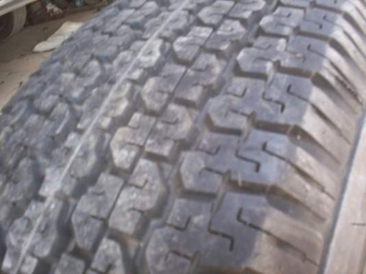 ขายยาง255/70/15 บริดสโตนยางใหม่เก่าเก็บ 500บาท0890671028