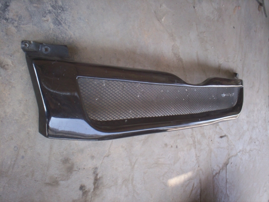 กระจังหน้า TRD สีดำใส่รถตู้คอมมูเตอร์ ขาย หรือแลกกับ กระจังแบบเดิมปี06ก็ได้ครับ กระจังหน้า TRD สีดำใส่รถตู้คอมมูเตอร์ ขาย หรือแลกกับ กระจังแบบเดิมปี06ก็ได้ครับ