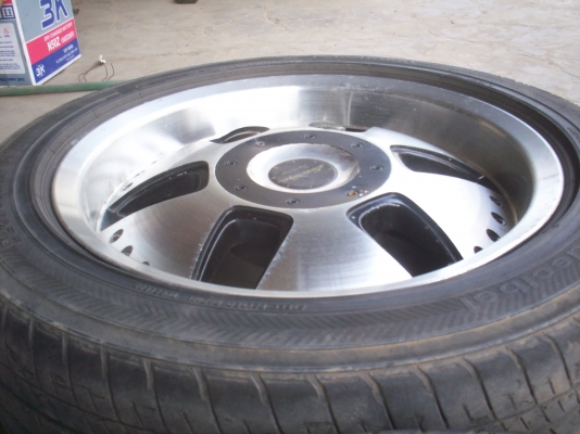 ล้อแม็กEUROLINE 17นิ้ว 6รู ใส่รถตู้คอมมูเตอร์พร้อมยาง มีอยู่3วง ขายวงละ1500บาทหรือใครมีอีกวงบอกด้วย จะซื้อครับ0890671028ID Line= arnat1028 ครับ (ผมไปต่างประเทศ วันที่3-12ต.ค.ติดต่อได้เฉพาะLine) ล้อแม็กEUROLINE 17นิ้ว 6รู ใส่รถตู้คอมมูเตอร์พร้อมยาง มีอยู่3วง ขายวงละ1500บาทหรือใครมีอีกวงบอกด้วย จะซื้อครับ0890671028ID Line= arnat1028 ครับ (ผมไปต่างประเทศ วันที่3-12ต.ค.ติดต่อได้เฉพาะLine)