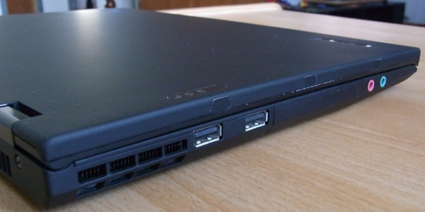thinkpad x300 แรงเร็วด้วย SSD สุดยอดบางเบาแค่ 1.3 กิโล thinkpad x300 แรงเร็วด้วย SSD สุดยอดบางเบาแค่ 1.3 กิโล