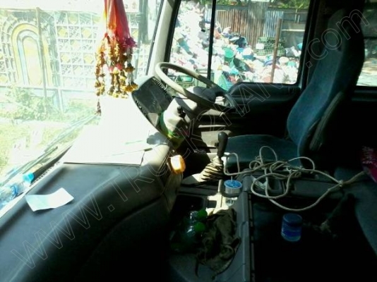 รถบรรทุกพ่วงแม่ลูก แม่-ลูก ยี่ห้อ NISSAN รถบรรทุกพ่วงแม่ลูก แม่-ลูก ยี่ห้อ NISSAN