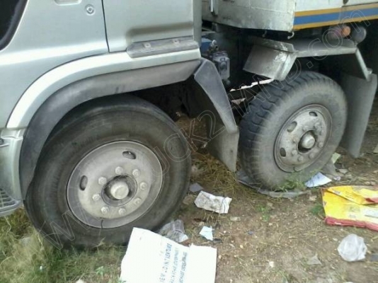 รถบรรทุกพ่วงแม่ลูก แม่-ลูก ยี่ห้อ NISSAN รถบรรทุกพ่วงแม่ลูก แม่-ลูก ยี่ห้อ NISSAN