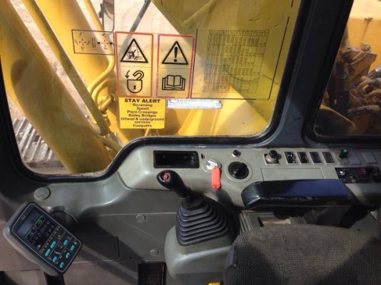 ขายรถแบคโฮ KOMATSU PC210LC-6 ทำงาน 5000 ชั่วโมง ปี2000 มี VDOครับ ระบบไฟฟ้าเต็ม รถนอกนำเข้าสภาพสวย ขายรถแบคโฮ KOMATSU PC210LC-6 ทำงาน 5000 ชั่วโมง ปี2000 มี VDOครับ ระบบไฟฟ้าเต็ม รถนอกนำเข้าสภาพสวย