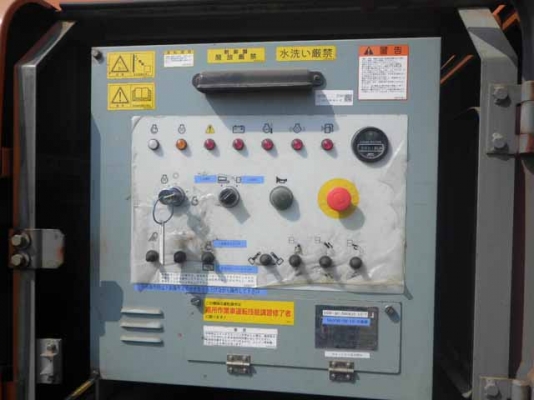 รถกระเช้า (สูง 22เมตร) Hitachi รุ่น: HX220B ซีเรียล:1ETP000028 ปี:2001 ชั่วโมง:5861 สต๊อกเรานำเข้ายี่ปุ่น