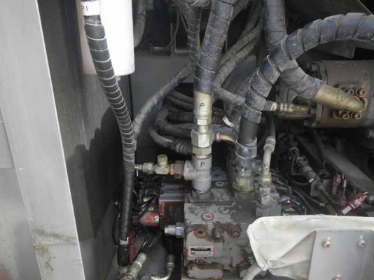 รถกระเช้า (สูง 22เมตร) Hitachi รุ่น: HX220B ซีเรียล:1ETP000028 ปี:2001 ชั่วโมง:5861 สต๊อกเรานำเข้ายี่ปุ่น