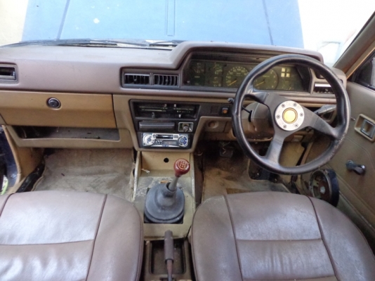 Toyota corona tt132 แม๊กกล้วย เครื่อง 1.8 ราคา 15,000 รถจอดนาน  เอกสารมี ภาษีขาด54