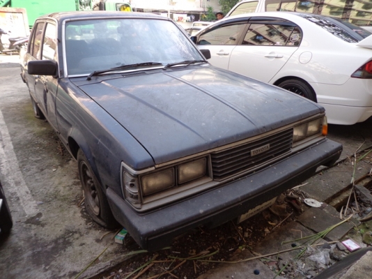 Toyota corona tt132 แม๊กกล้วย เครื่อง 1.8 ราคา 15,000 รถจอดนาน  เอกสารมี ภาษีขาด54