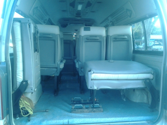 TOYOTA D4D 2.5 COMUTER ปี 49 ขายตามสภาพครัพี่น้อง ของถูกสมราคา เบาะหนังขาด