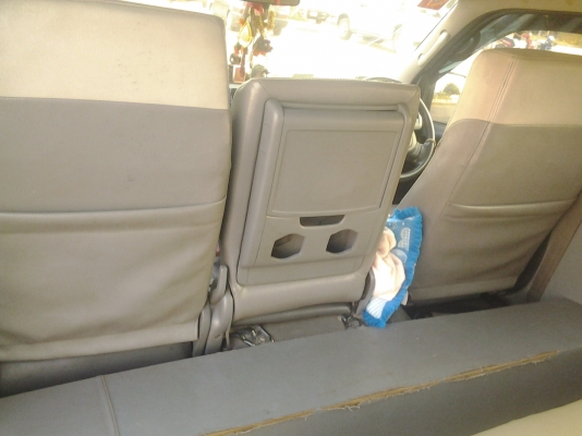 TOYOTA D4D 2.5 COMUTER ปี 49 ขายตามสภาพครัพี่น้อง ของถูกสมราคา เบาะหนังขาด